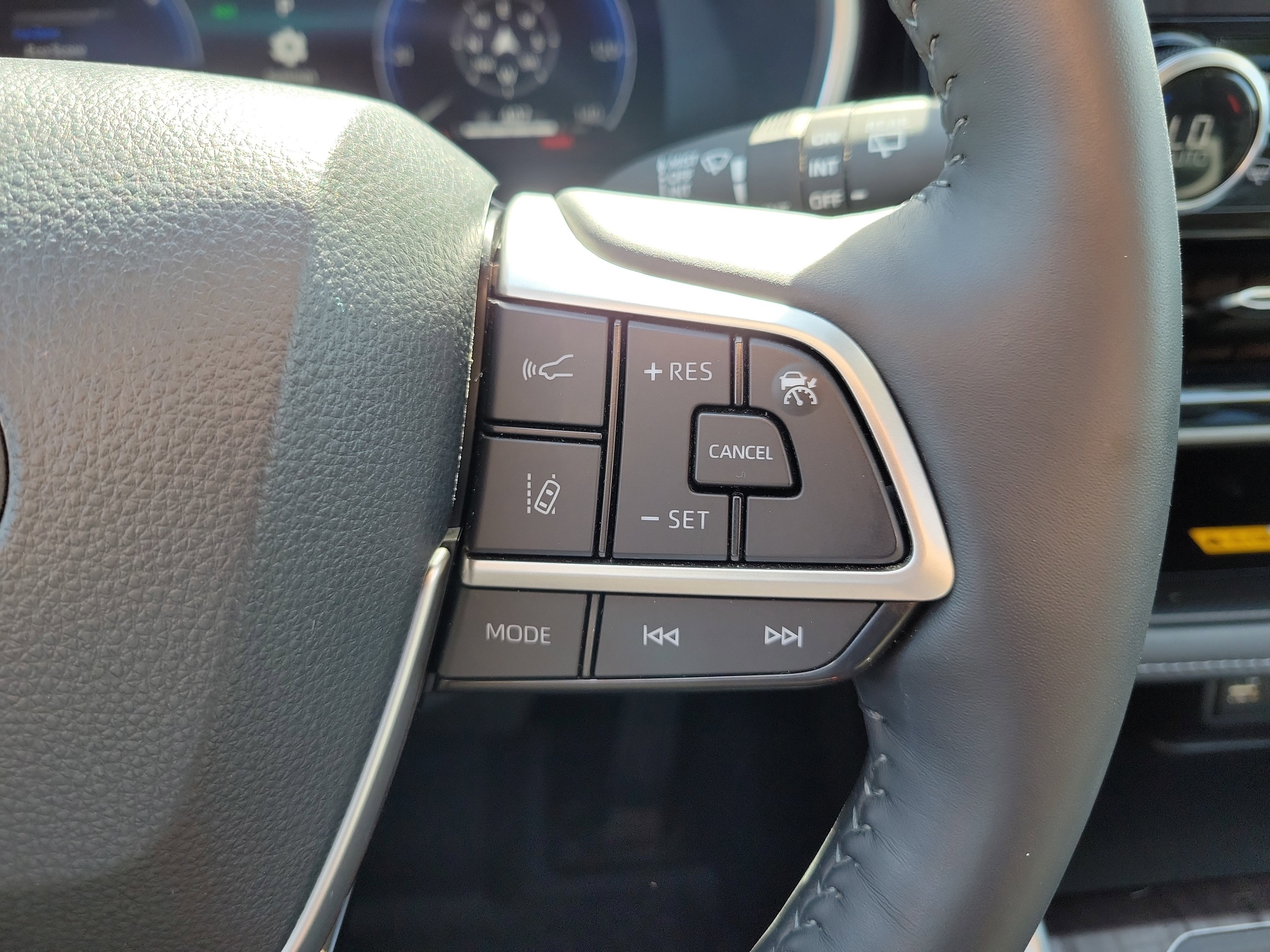 Used 2024 Toyota Highlander Limited image 30