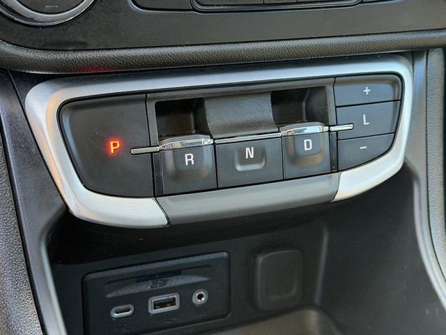 Used 2024 GMC Terrain SLT image 17