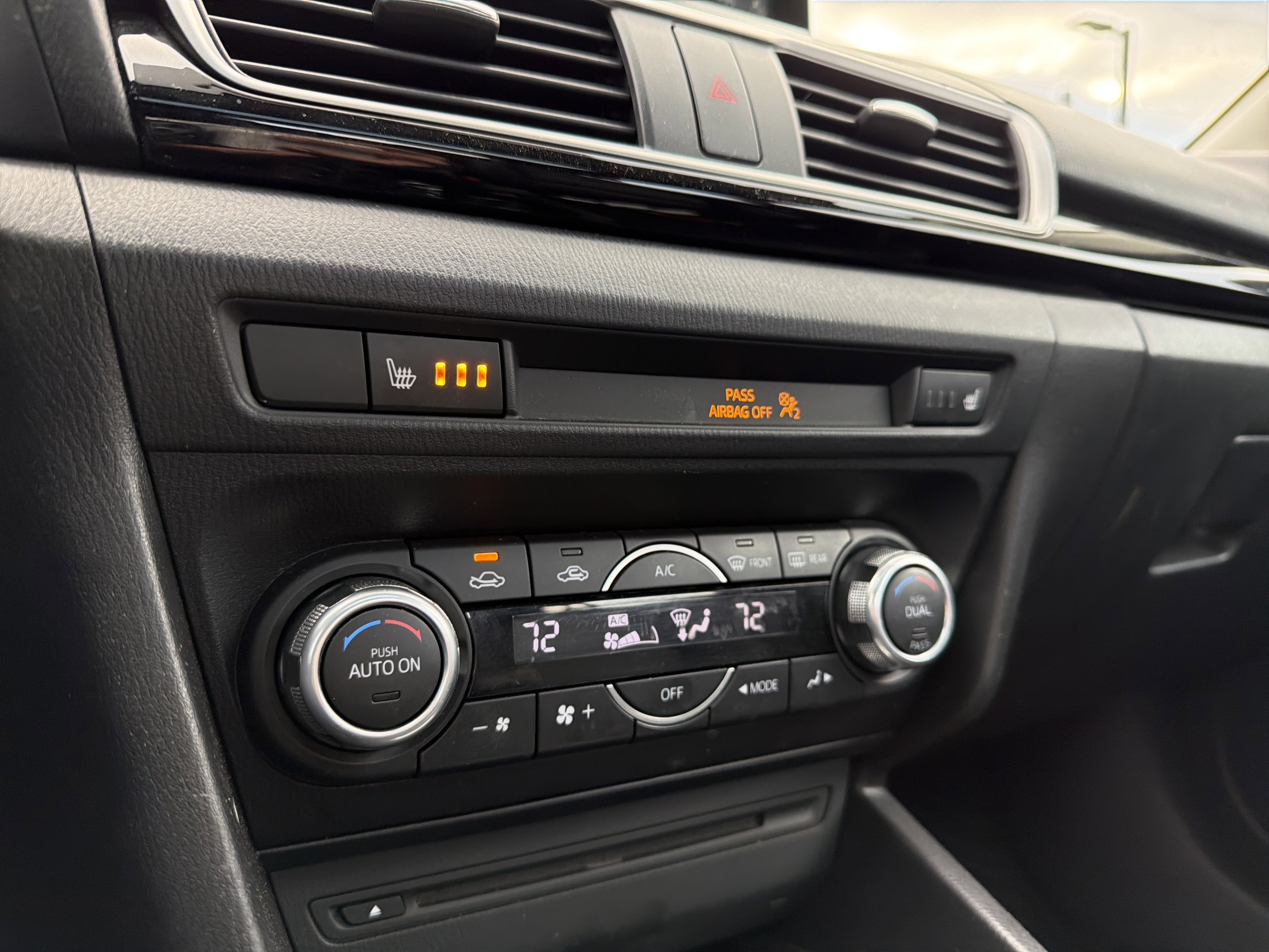 Used 2015 MAZDA MAZDA3 i Grand Touring image 21