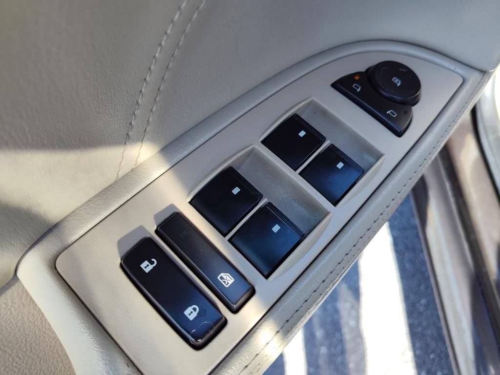 Used 2008 Buick Lucerne CXL w/ Luxury Package FWD image 37