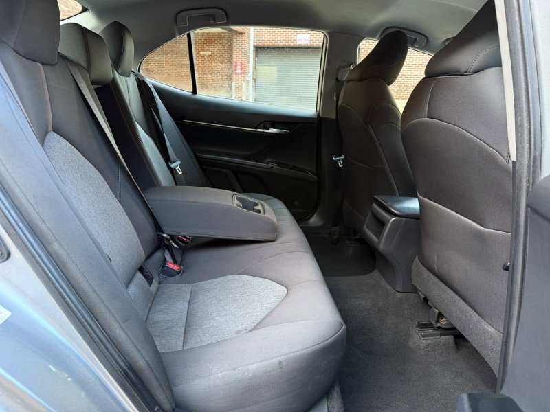 Used 2019 Toyota Camry LE image 28