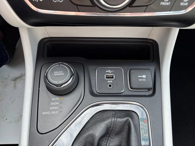 Used 2020 Jeep Cherokee Limited AWD/4WD image 16