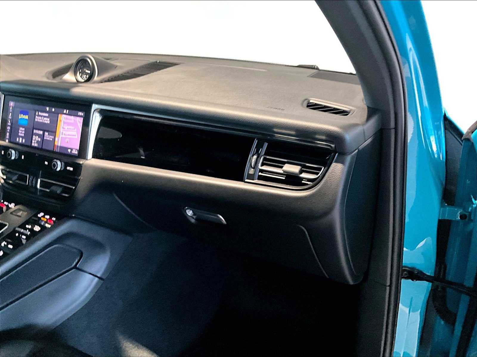 Used 2022 Porsche Macan image 23