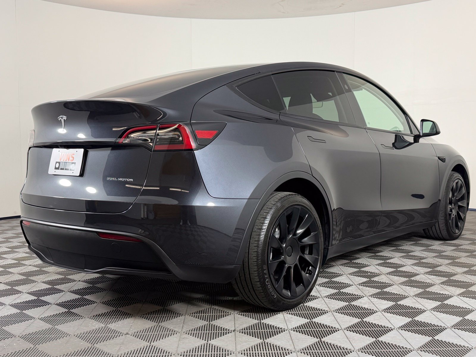 Used 2024 Tesla Model Y Long Range AWD/4WD image 9