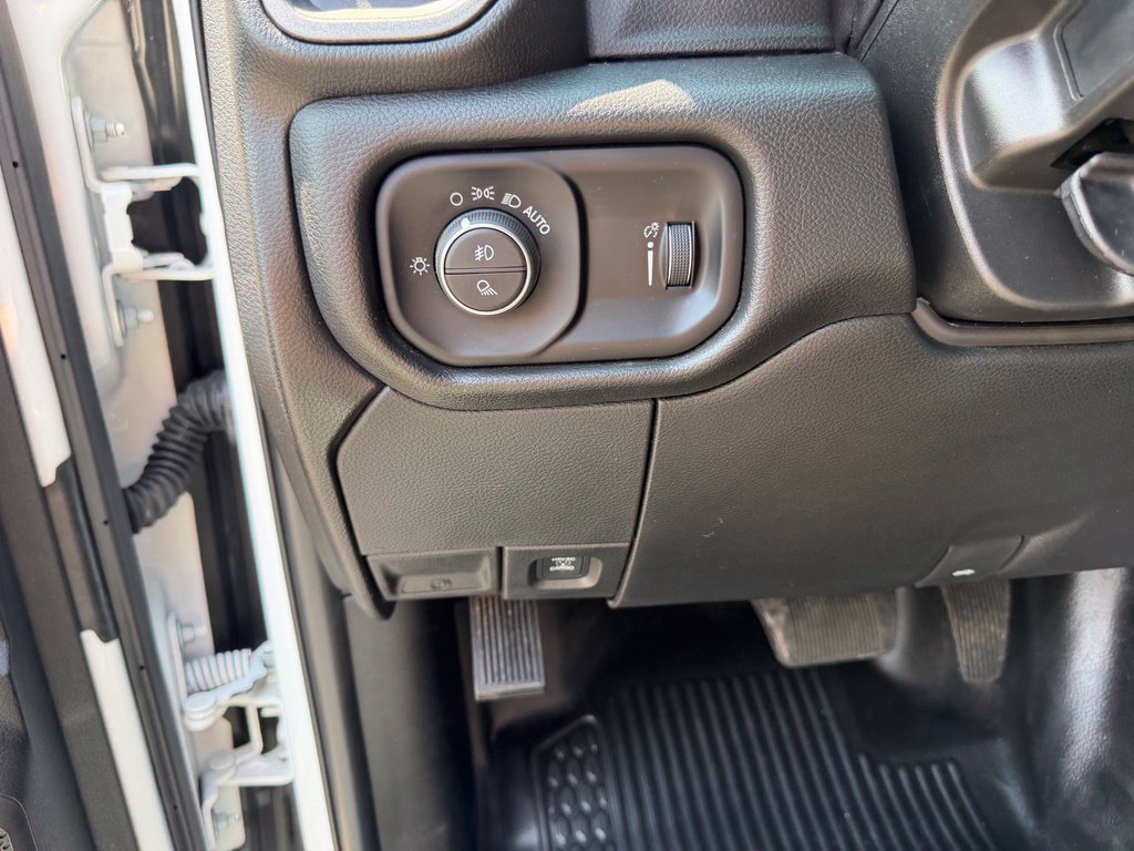 Used 2025 RAM 3500 Tradesman w/ Chrome Appearance Group AWD/4WD image 17