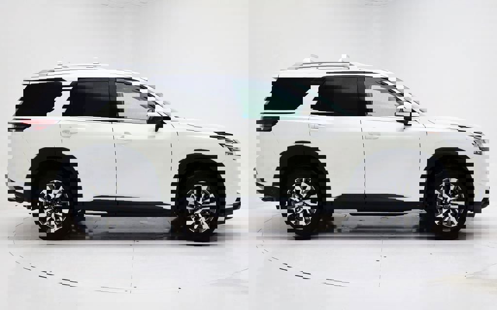 Used 2024 Nissan Pathfinder SL AWD/4WD image 3