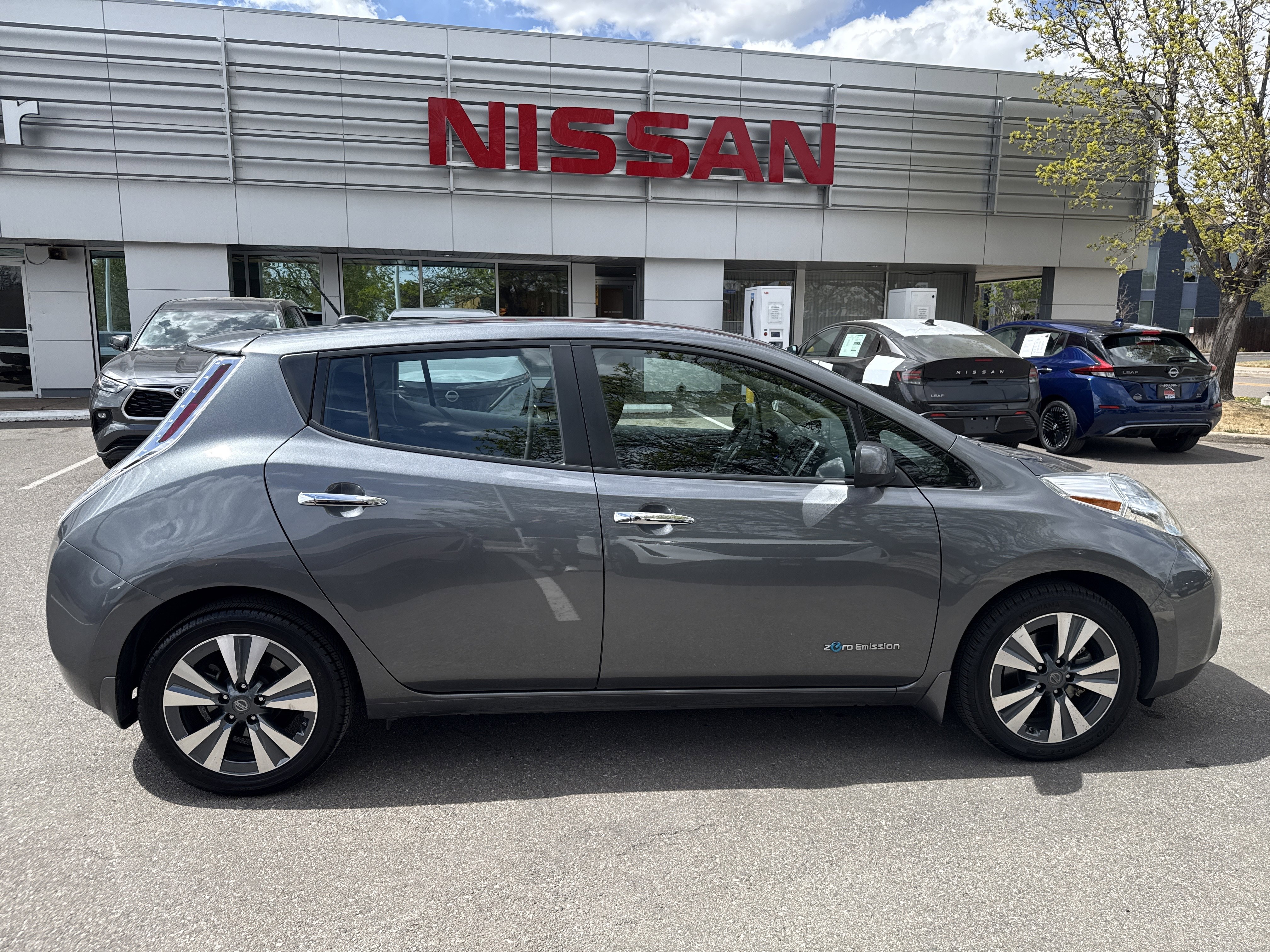 Used 2017 Nissan Leaf SV w/ Protection Package image 8