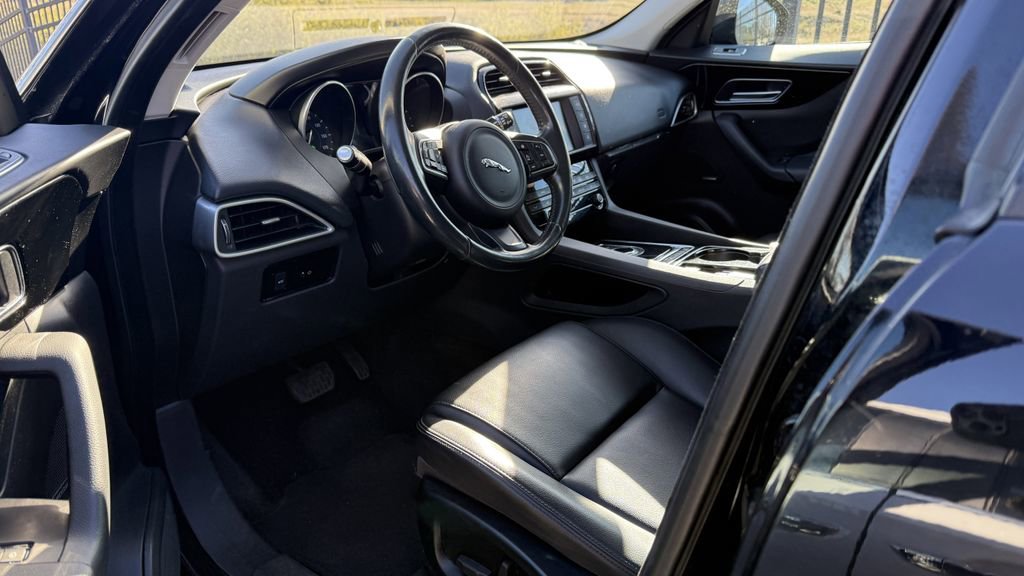Used 2017 Jaguar F-PACE AWD/4WD image 3