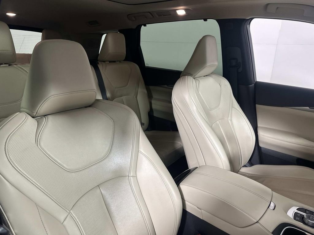 Used 2023 INFINITI QX60 Luxe w/ Cargo Package image 38