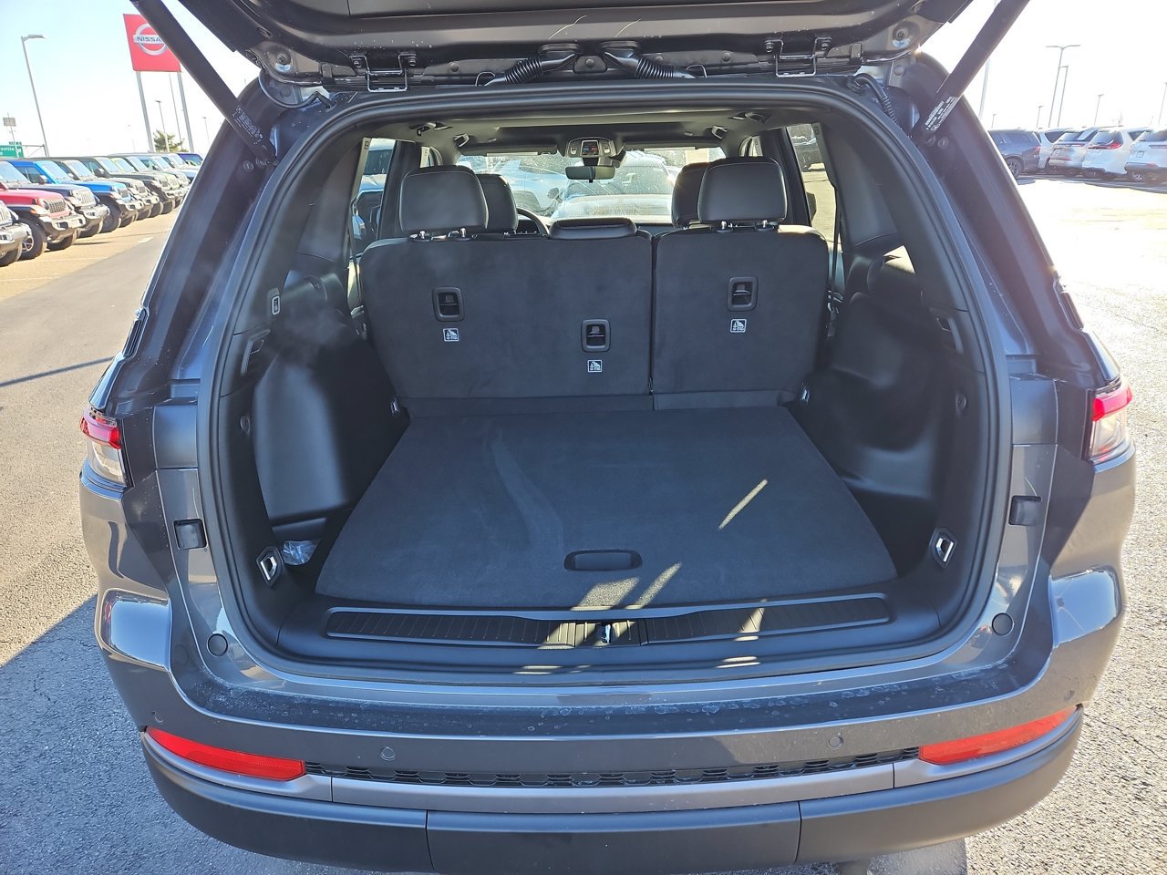 New 2026 Jeep Grand Cherokee Altitude AWD/4WD image 11