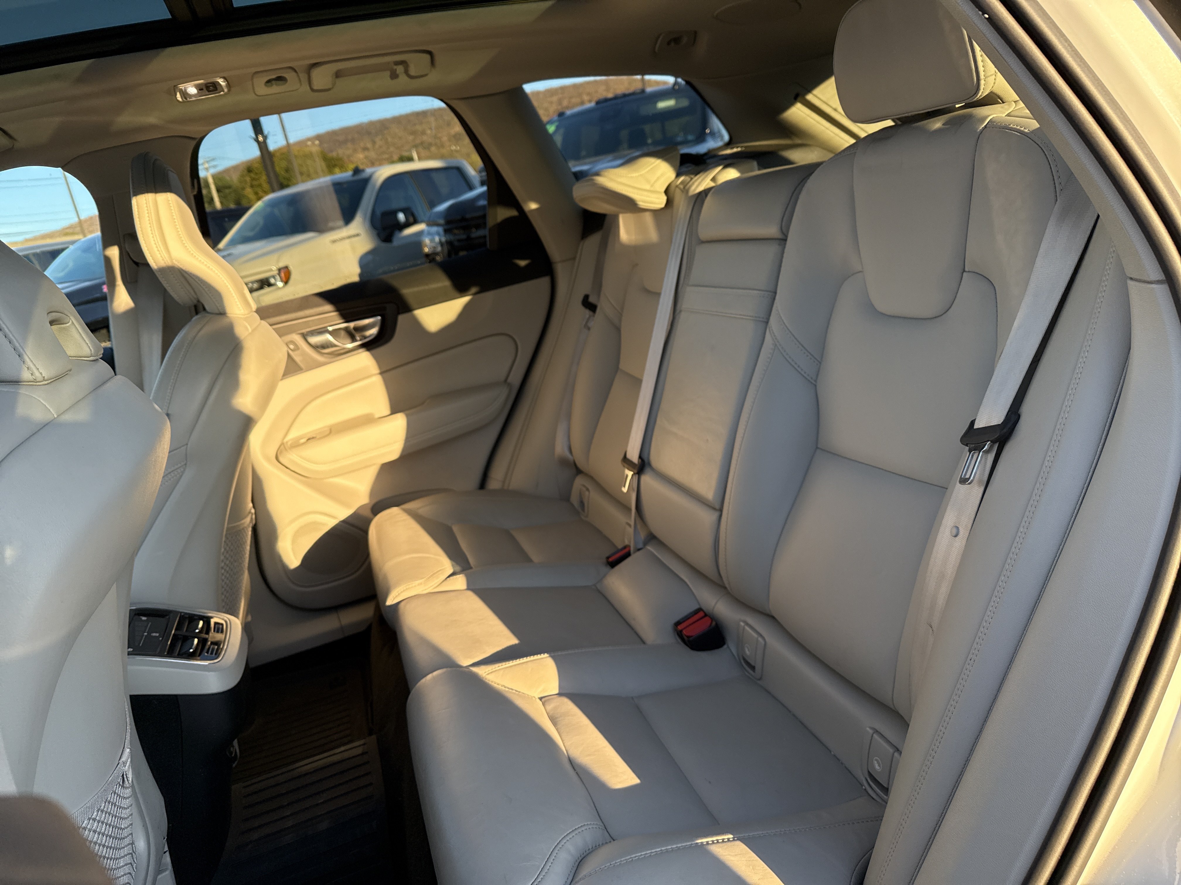 Used 2021 Volvo XC60 T5 Inscription w/ Advanced Package AWD/4WD image 13