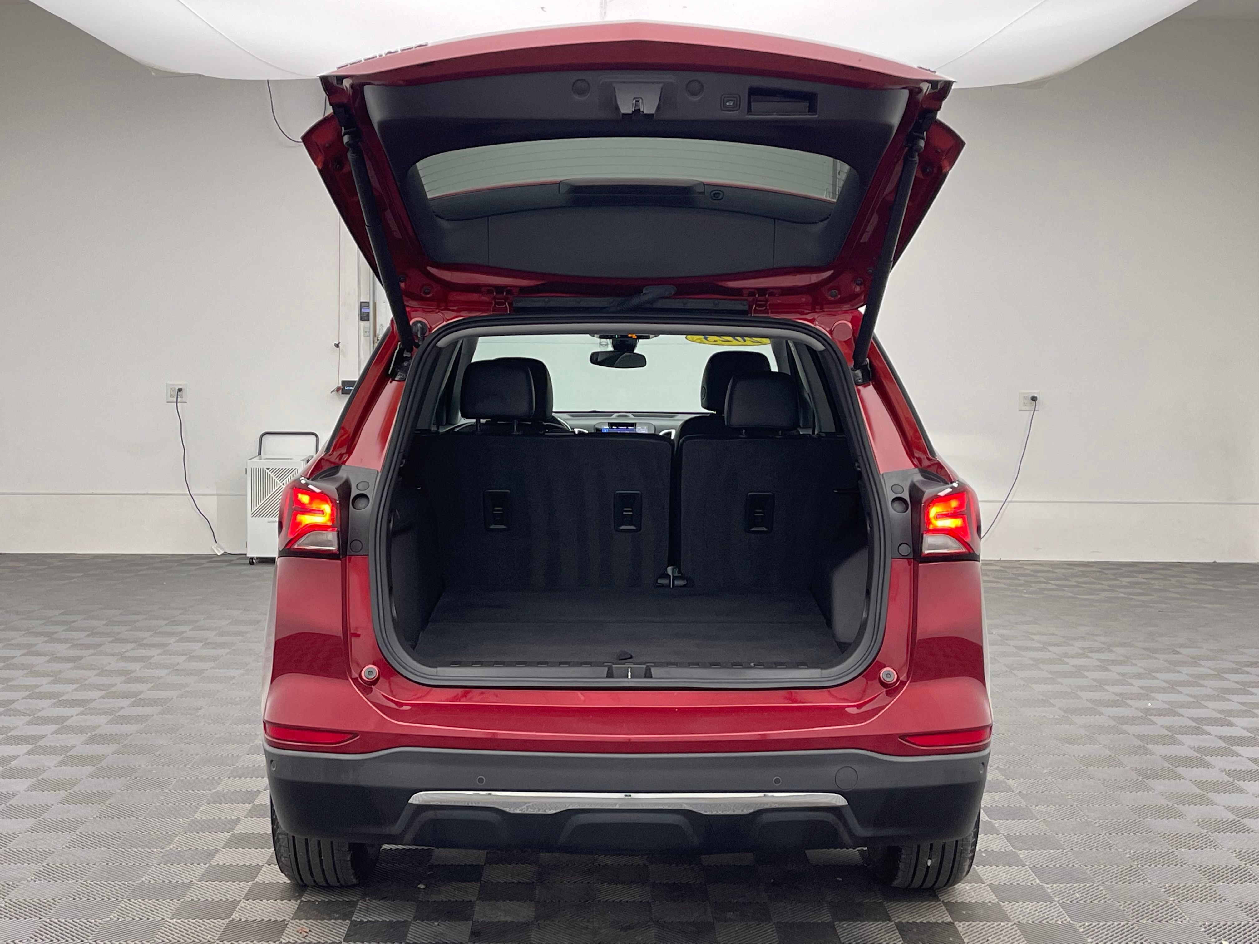 Used 2023 Chevrolet Equinox LT FWD image 9