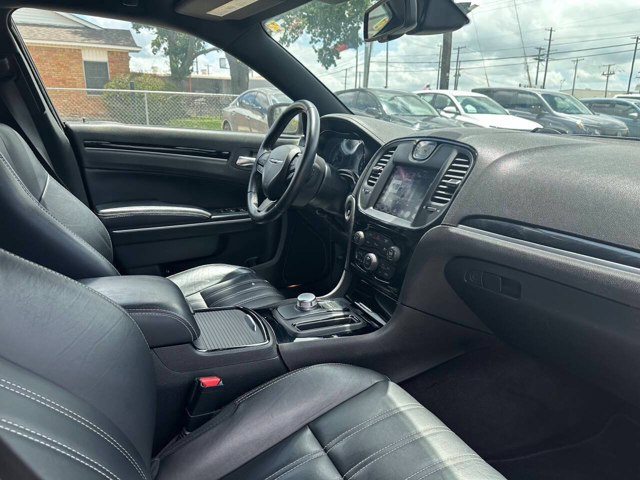 Used 2018 Chrysler 300 S w/ 300S Premium Group RWD image 22