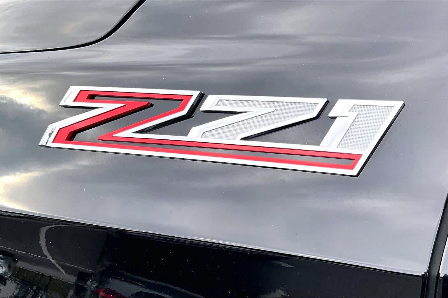 Used 2023 Chevrolet Tahoe Z71 w/ Luxury Package AWD/4WD image 19