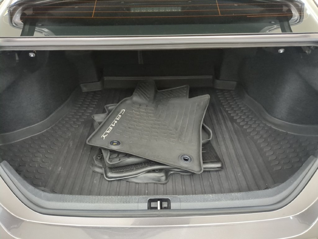 Used 2018 Toyota Camry SE w/ Moonroof Package FWD image 28