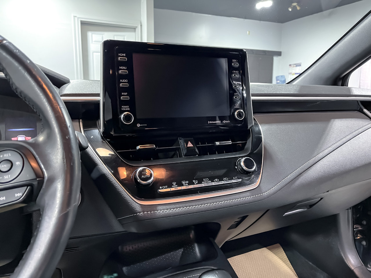 Used 2021 Toyota Corolla SE image 24