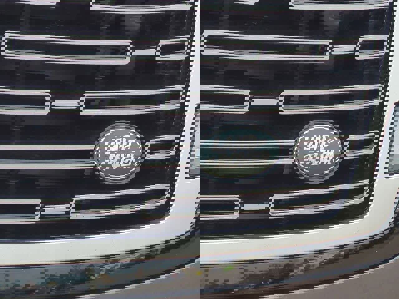 Certified 2024 Land Rover Range Rover SE image 11