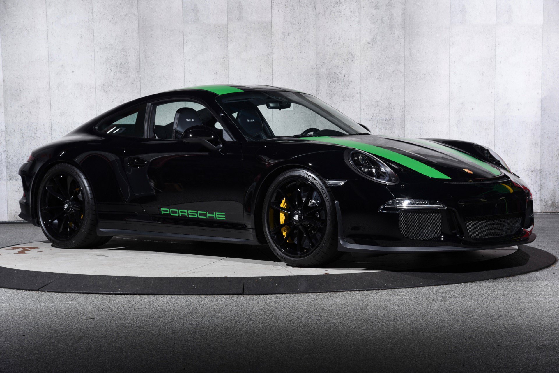 Used 2016 Porsche 911 R RWD image 2