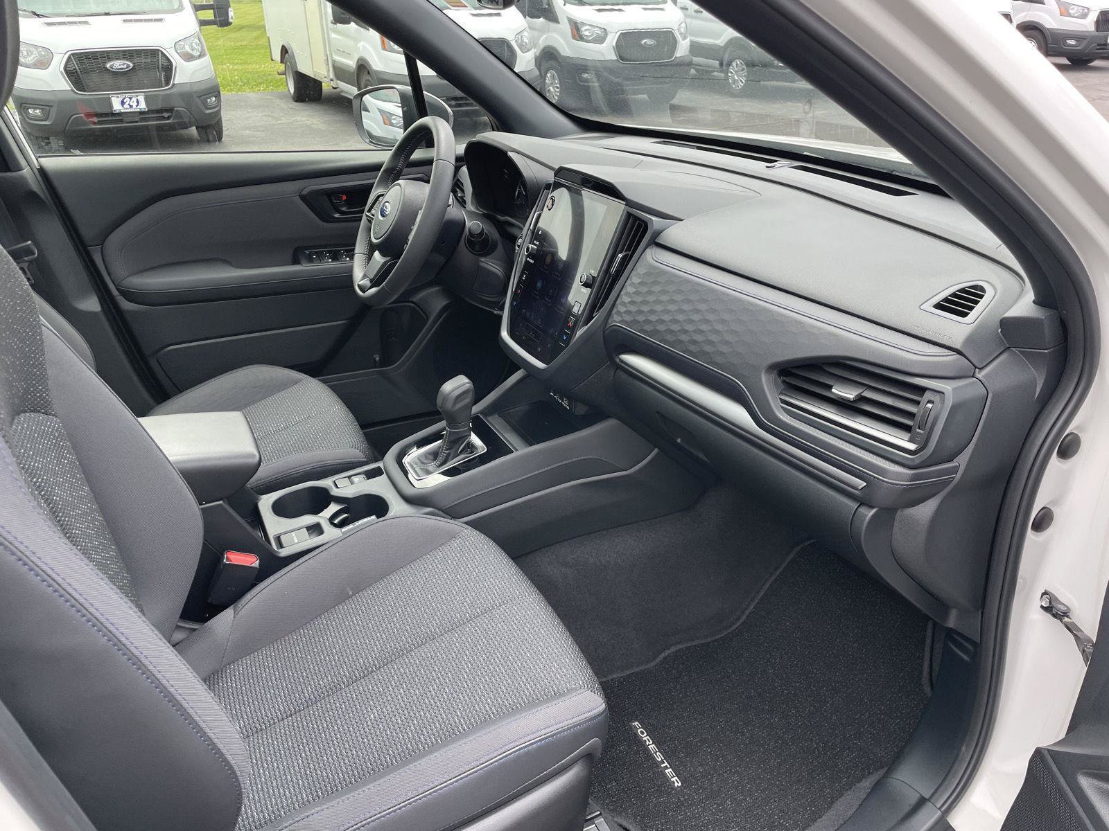 Used 2025 Subaru Forester Premium AWD/4WD image 28