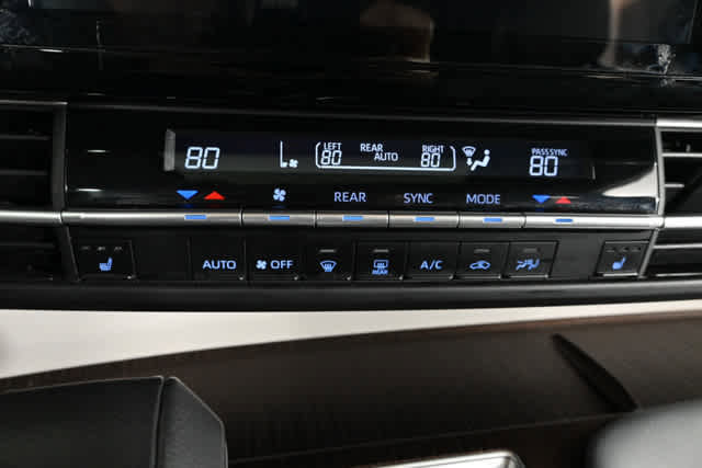 Used 2024 Toyota Sienna XLE image 27