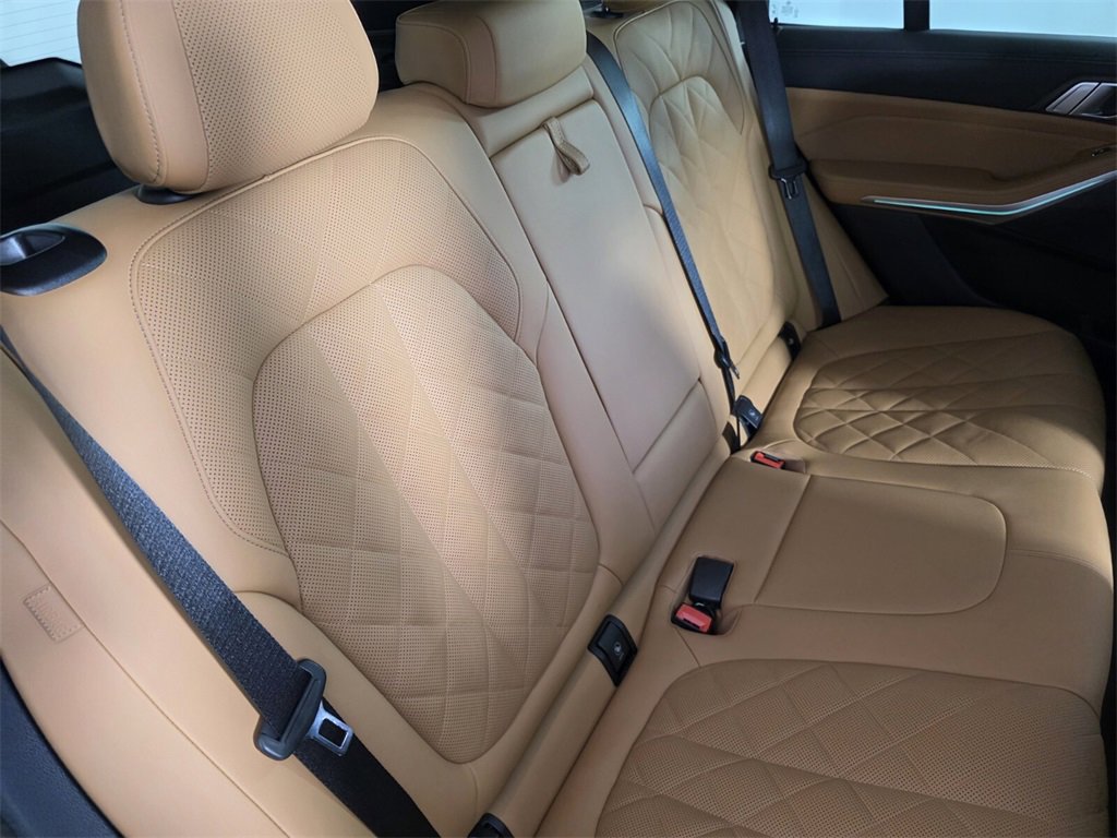 Used 2025 BMW X5 xDrive50e w/ Parking Assistance Package image 29