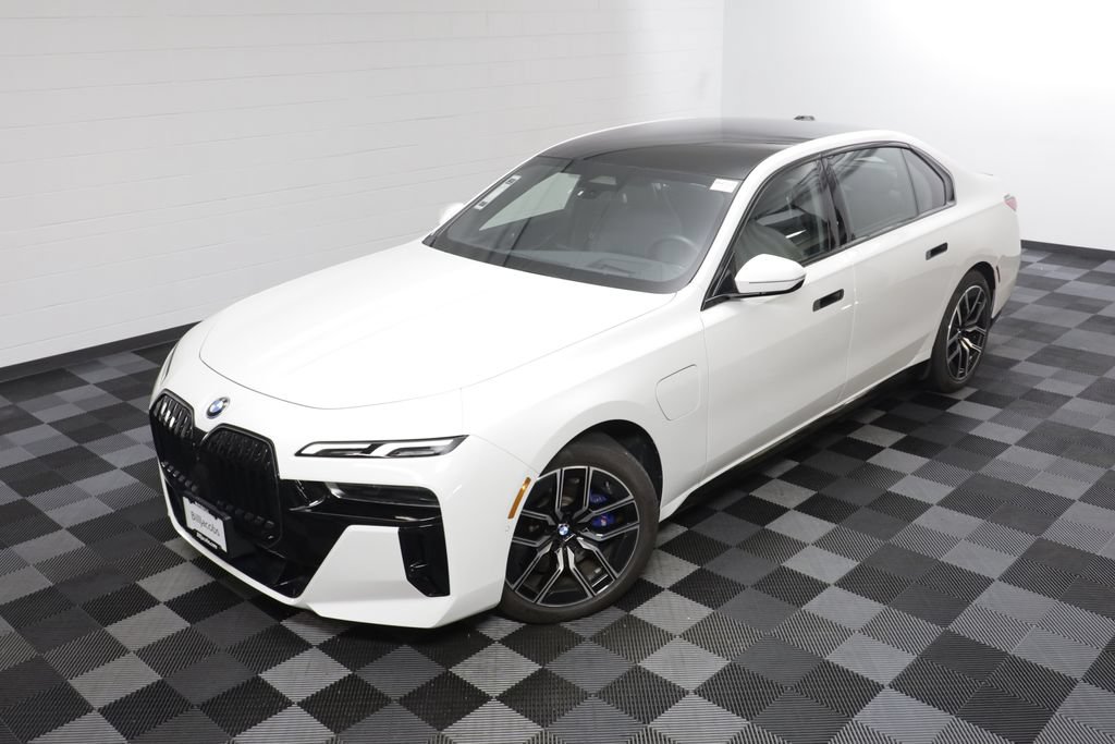 Used 2026 BMW 750e xDrive w/ Autobahn Package AWD/4WD image 2