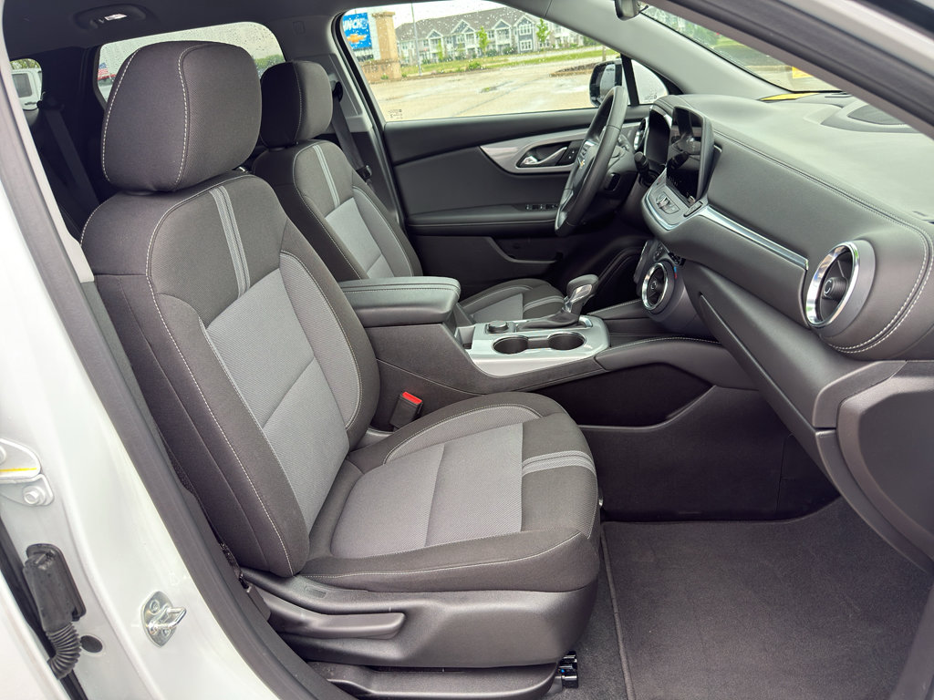 Used 2025 Chevrolet Blazer LT AWD/4WD image 40