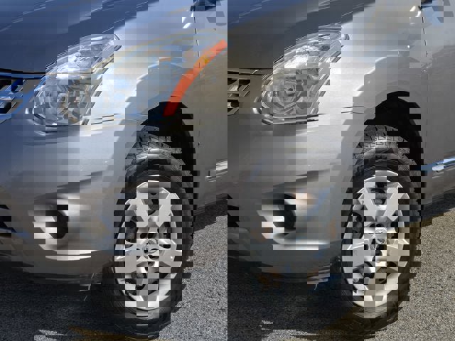 Used 2011 Nissan Rogue S image 3