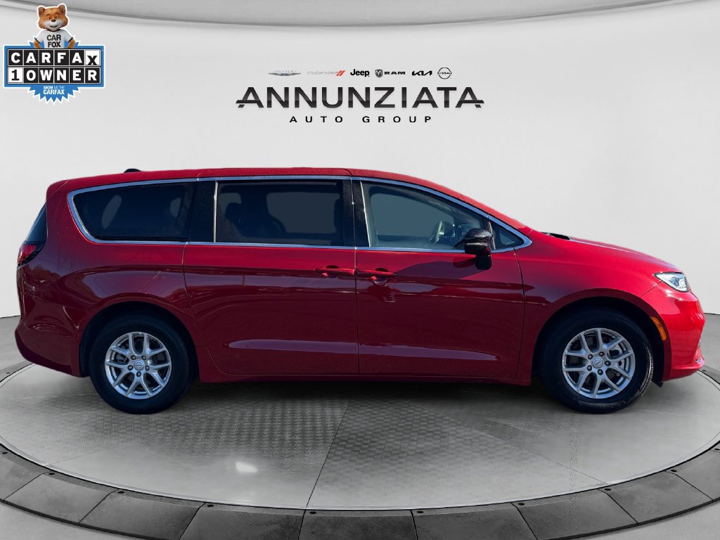 Used 2026 Chrysler Pacifica Select FWD image 6