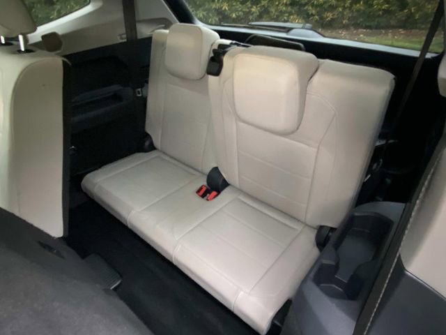 Used 2018 Volkswagen Tiguan SE w/ Panoramic Sunroof Package image 8