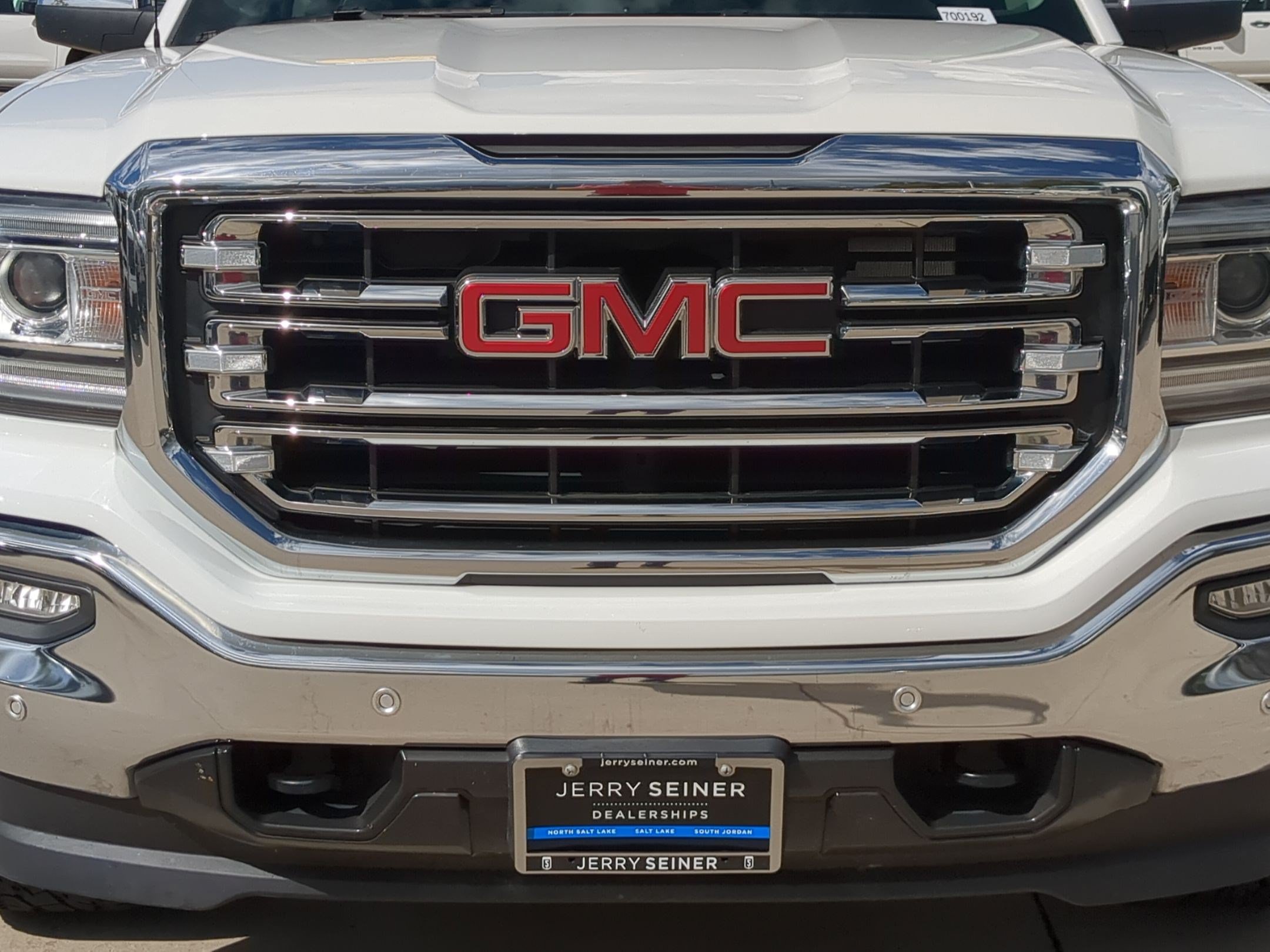 Used 2018 GMC Sierra 1500 SLT w/ SLT Preferred Package AWD/4WD image 9