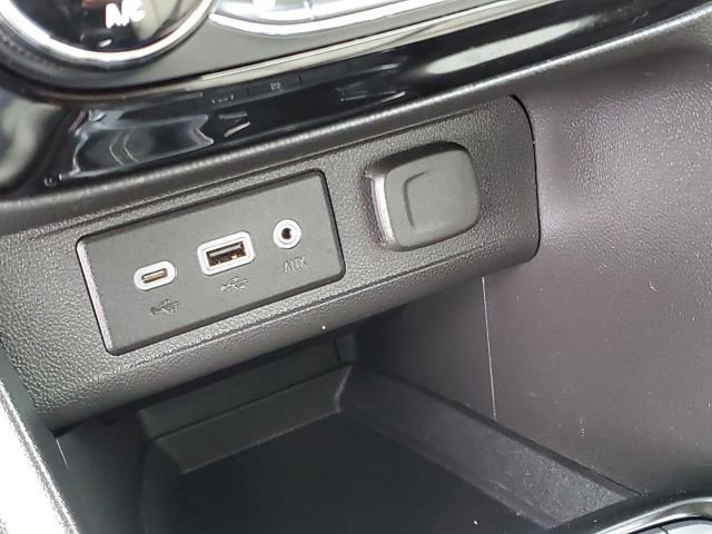 Used 2021 Buick Encore GX Essence image 22