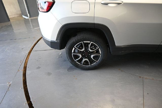 Used 2025 Jeep Compass Trailhawk AWD/4WD image 21