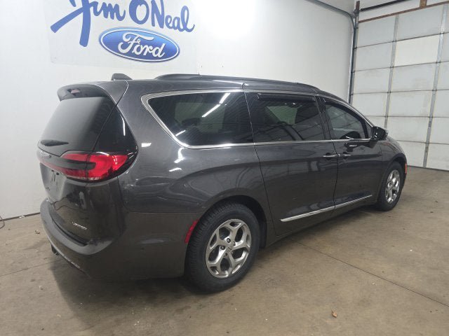 Used 2022 Chrysler Pacifica Limited FWD image 8