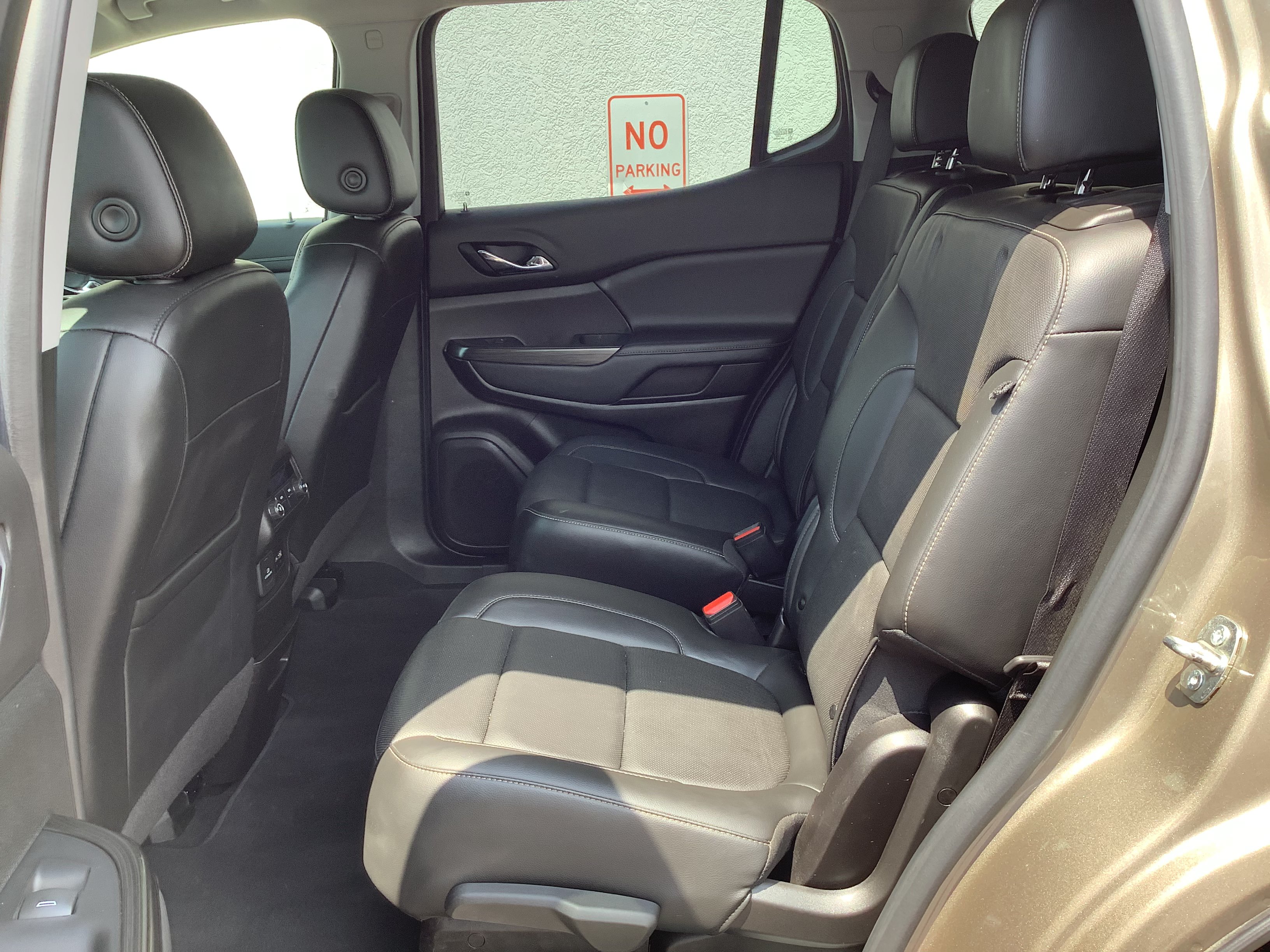 Used 2023 GMC Acadia SLT AWD/4WD image 10