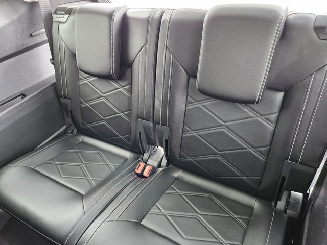 Certified 2025 Volkswagen Atlas SE image 9