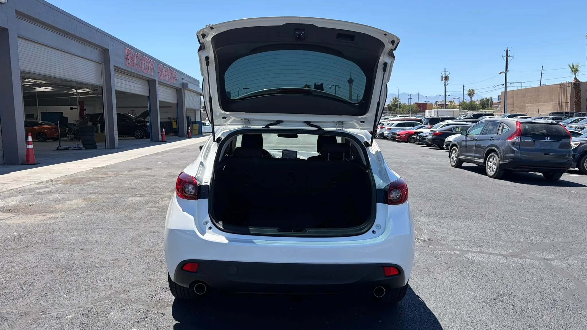 Used 2016 MAZDA MAZDA3 i Sport w/ Preferred Equipment Package FWD image 12