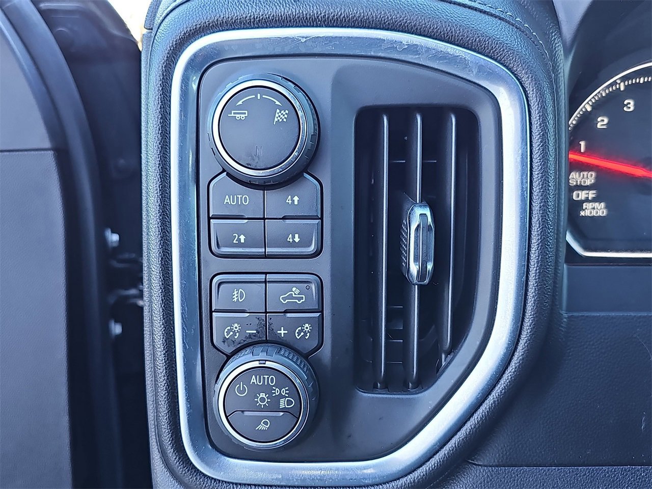 Used 2019 Chevrolet Silverado 1500 LT Trail Boss image 24