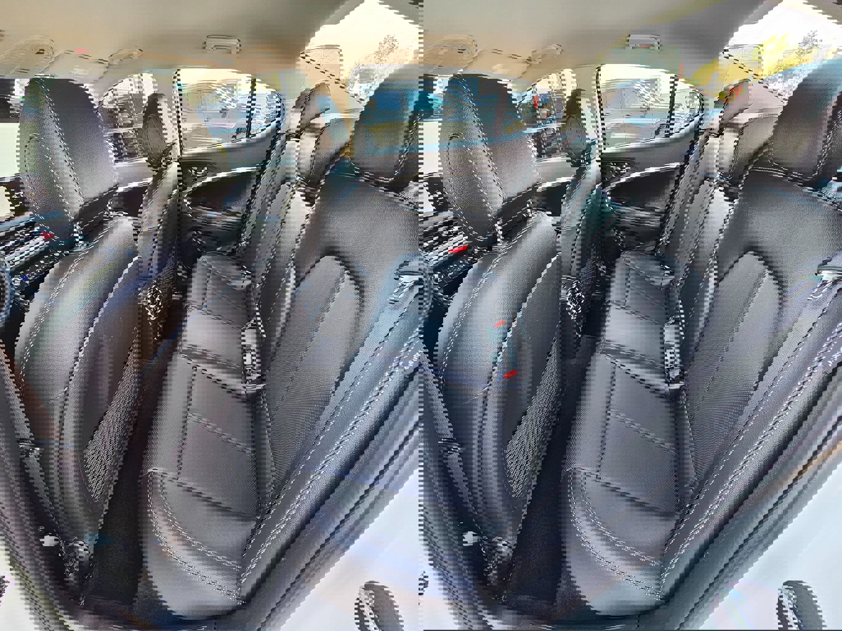 Used 2025 Genesis G70 2.5T image 20