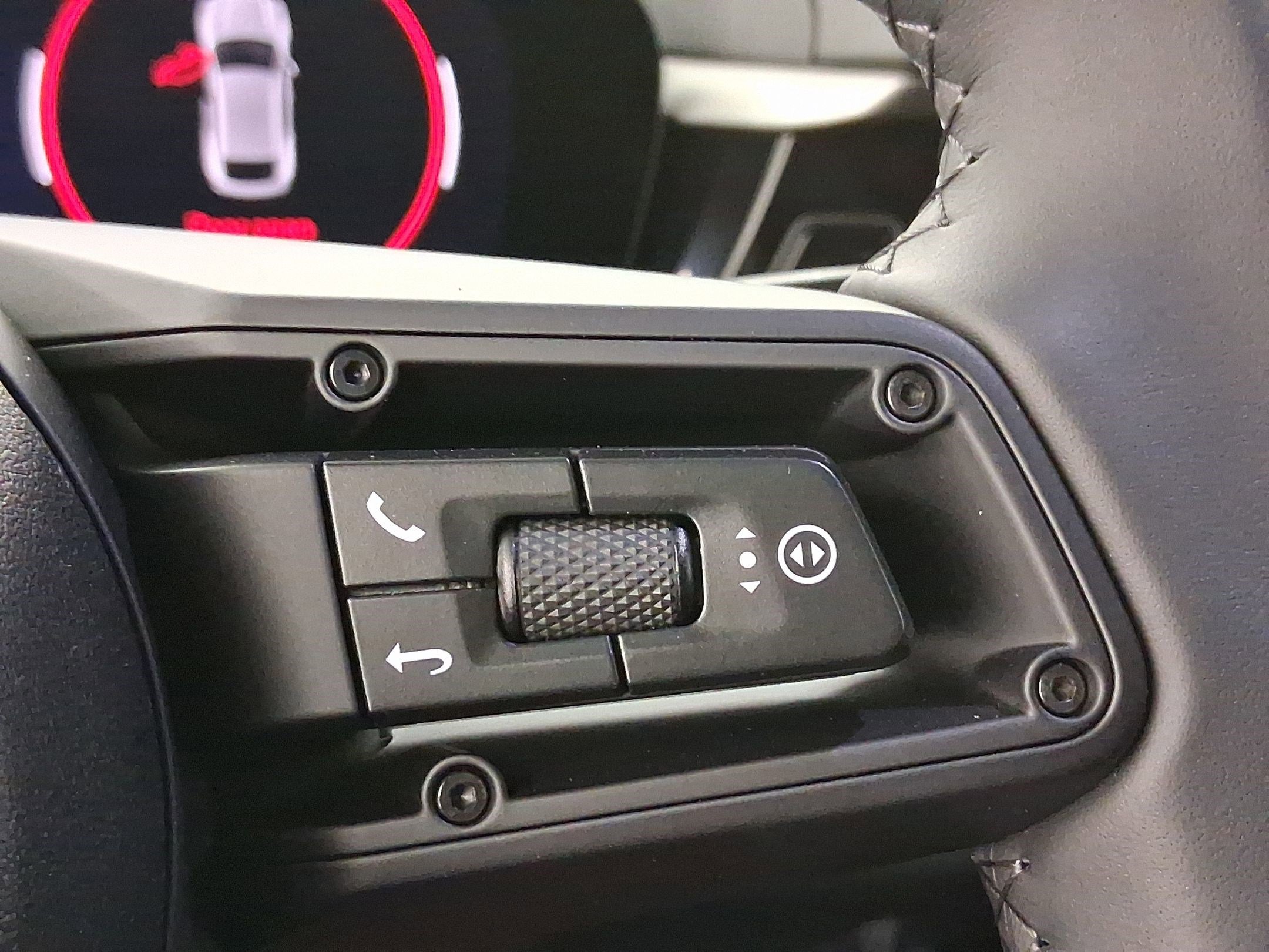 New 2025 Porsche Macan Electric image 24