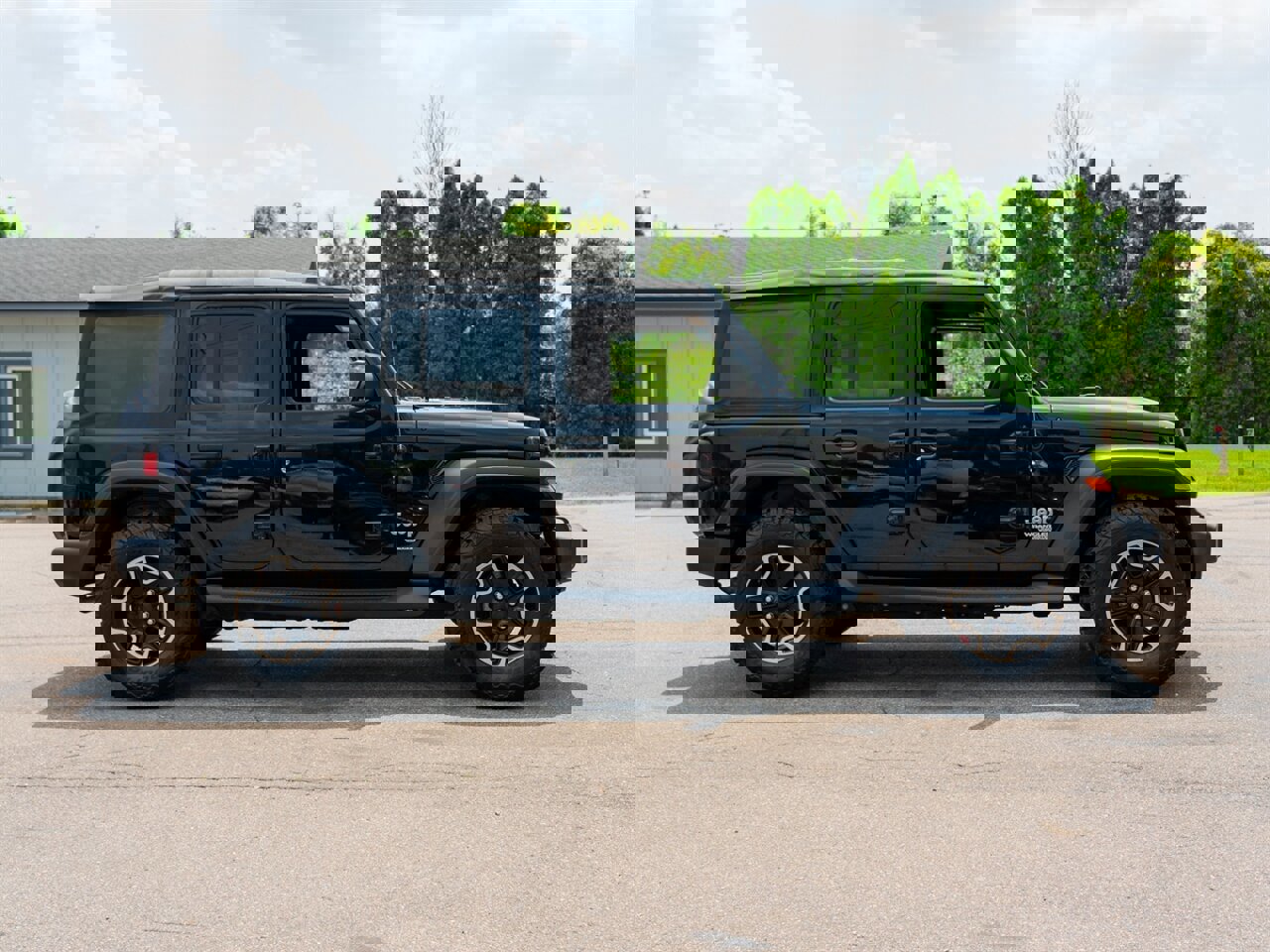 Used 2018 Jeep Wrangler Unlimited Sport S image 4