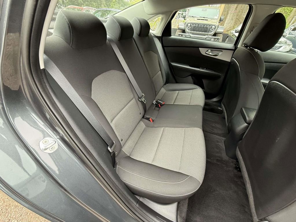 Used 2022 Kia Forte LXS FWD image 10