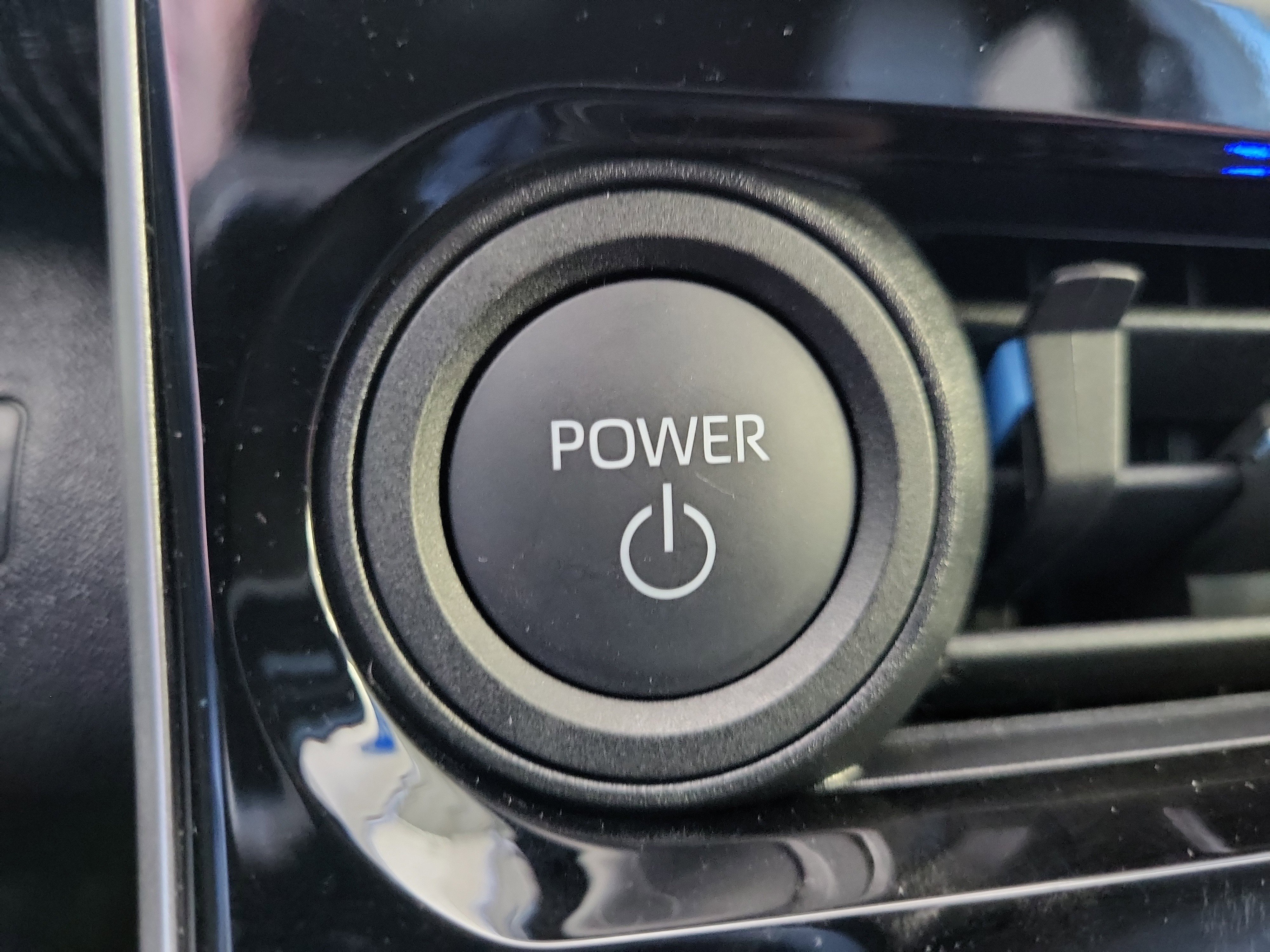 Used 2025 Subaru Solterra Limited image 30