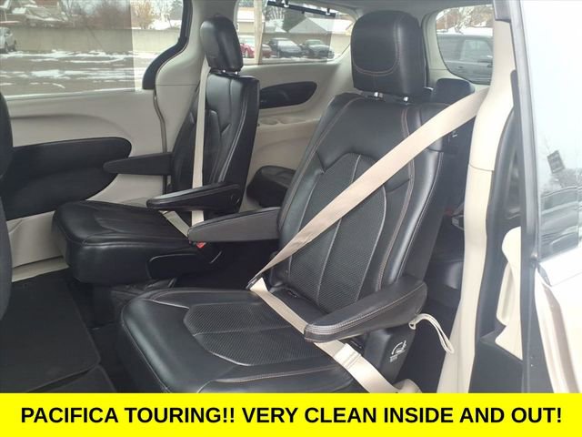 Used 2018 Chrysler Pacifica Touring-L w/ Advanced Safetytec Group image 10