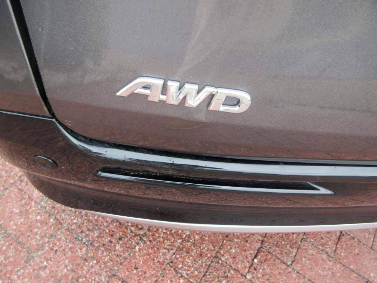 Used 2024 Toyota Sienna Limited AWD image 3