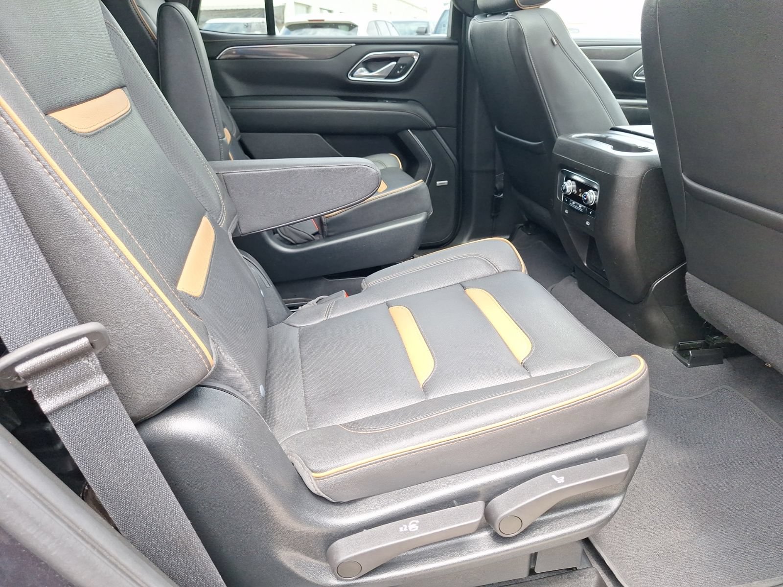 Used 2023 GMC Yukon AT4 w/ AT4 Premium Plus Package AWD/4WD image 33