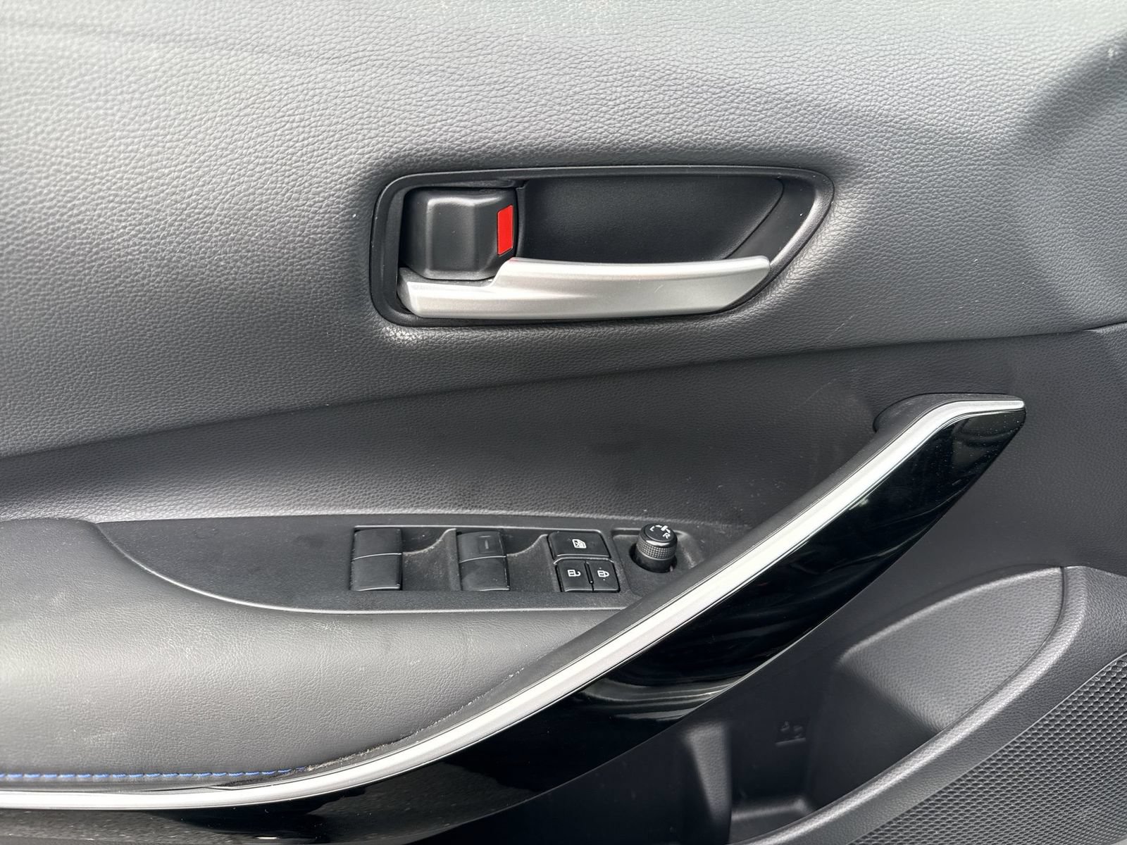 Used 2022 Toyota Corolla XSE FWD image 14