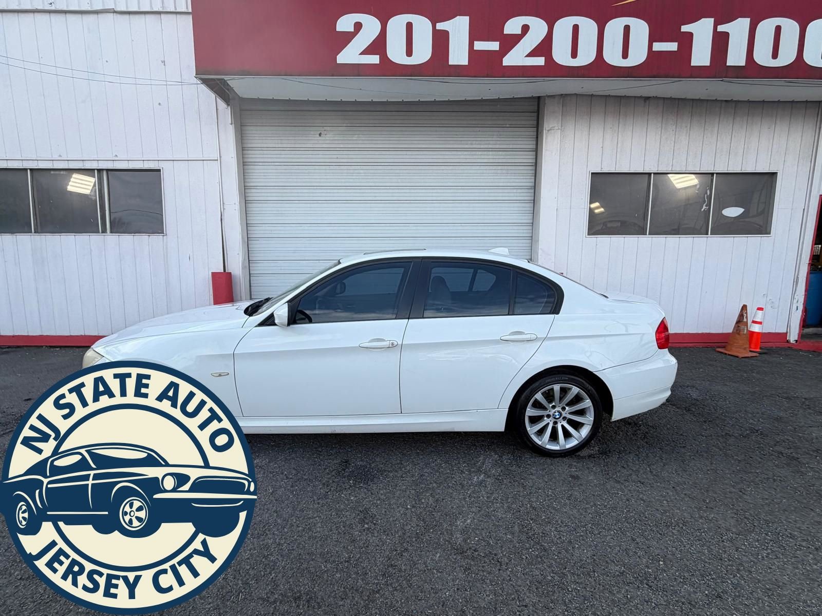 Used 2011 BMW 328i Sedan RWD image 2