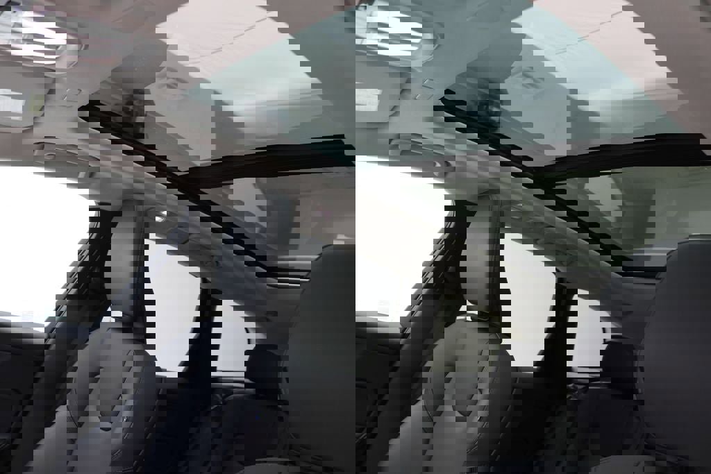 Used 2025 Volvo XC60 B5 Core image 18