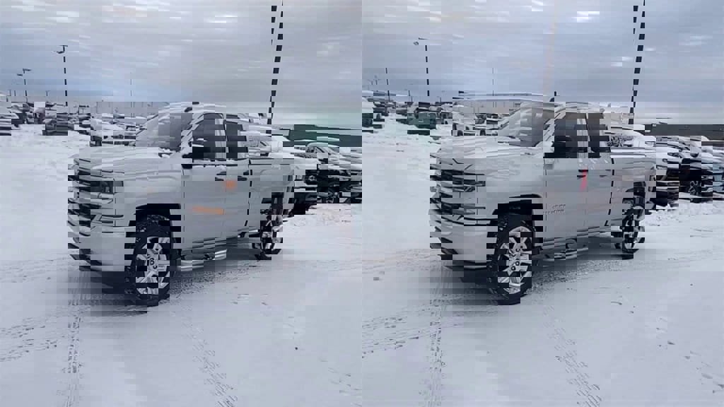 Used 2018 Chevrolet Silverado 1500 Custom w/ Custom Value Package image 4